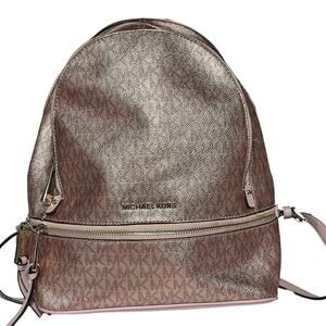 Michael‎ Kors Rose Gold Pink
Trim Metallic Signature
Monogram Rhea Zip backpack